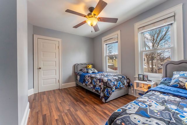 483 Barrett Street, Elgin, IL 60120