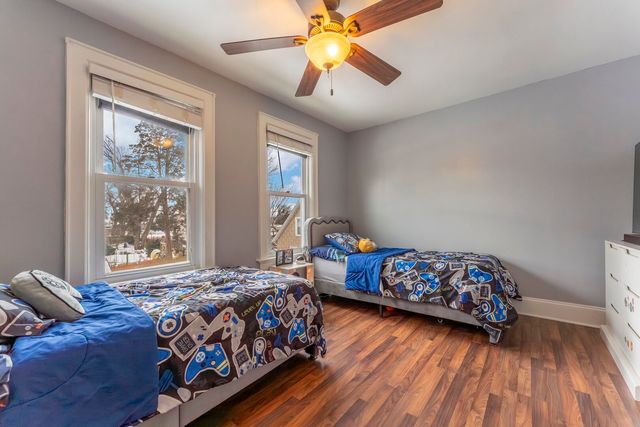 483 Barrett Street, Elgin, IL 60120