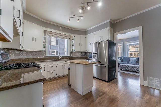 483 Barrett Street, Elgin, IL 60120