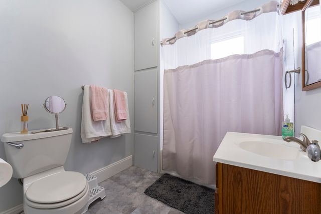 483 Barrett Street, Elgin, IL 60120