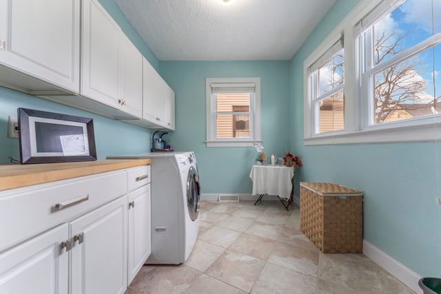 483 Barrett Street, Elgin, IL 60120