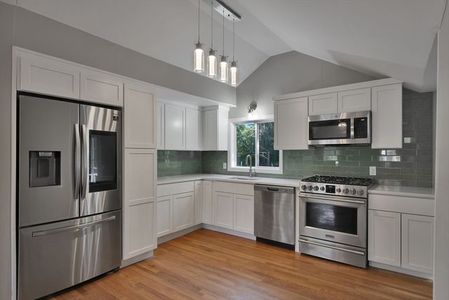 1261 N Hixville Rd, Dartmouth, MA 02747
