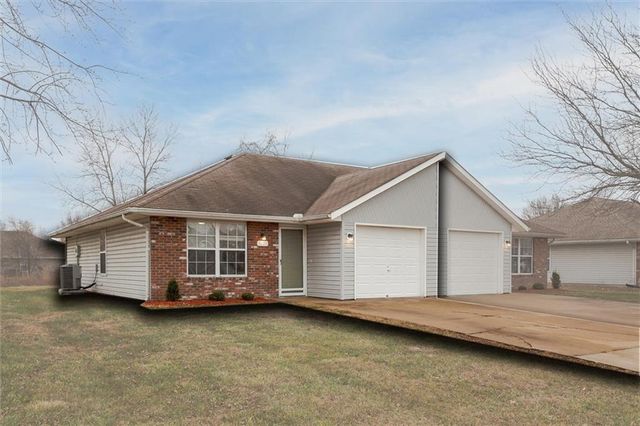 1121 SW Ephraim Drive, Grain Valley, MO 64029