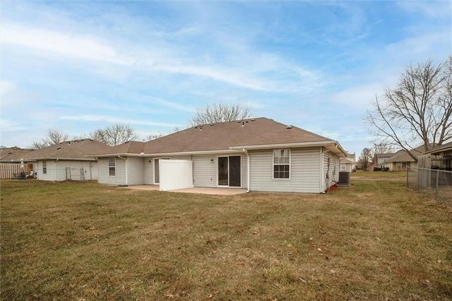 1121 SW Ephraim Drive, Grain Valley, MO 64029