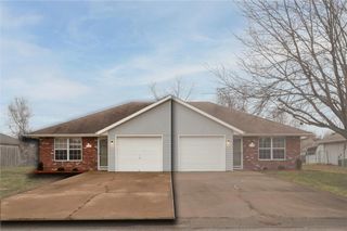 1121 SW Ephraim Drive, Grain Valley, MO 64029