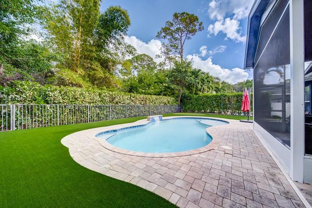 15055 Oak Chase Court, Wellington, FL 33414
