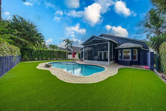 15055 Oak Chase Court, Wellington, FL 33414