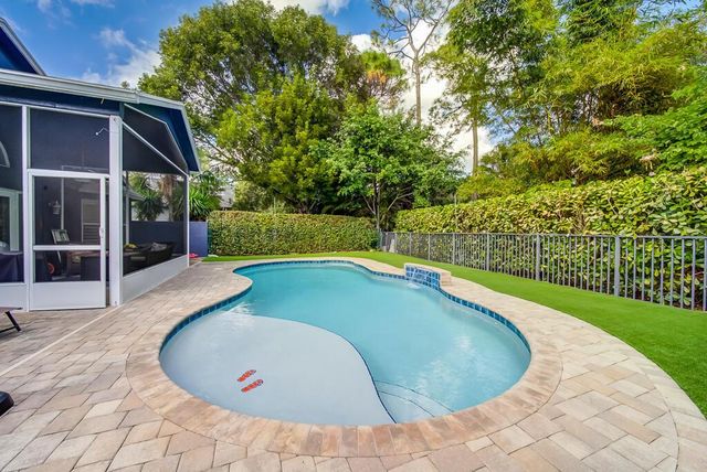 15055 Oak Chase Court, Wellington, FL 33414