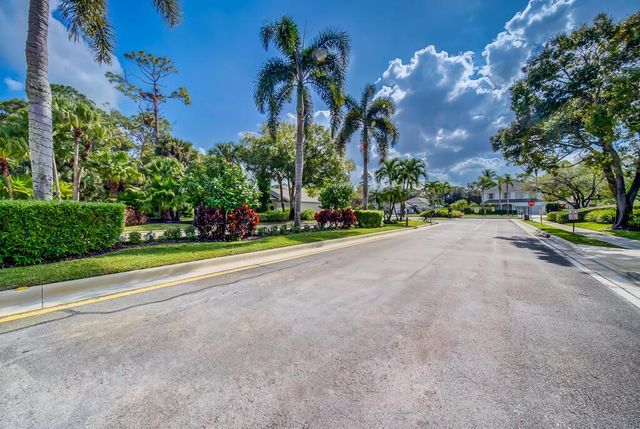 15055 Oak Chase Court, Wellington, FL 33414