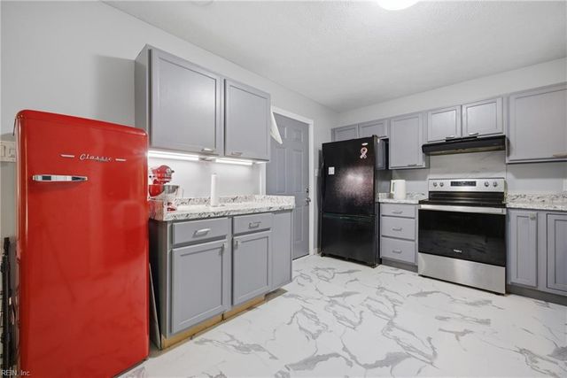 7133 Lord Carrington DR, Gloucester, VA 23061