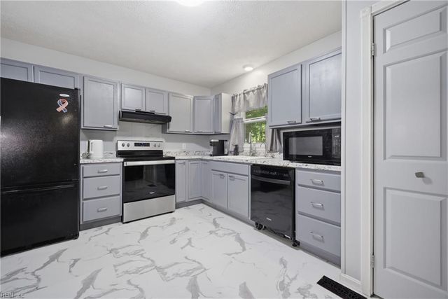 7133 Lord Carrington DR, Gloucester, VA 23061