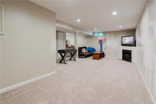 446 Anna Marie Dr, Cranberry Twp, PA 16066