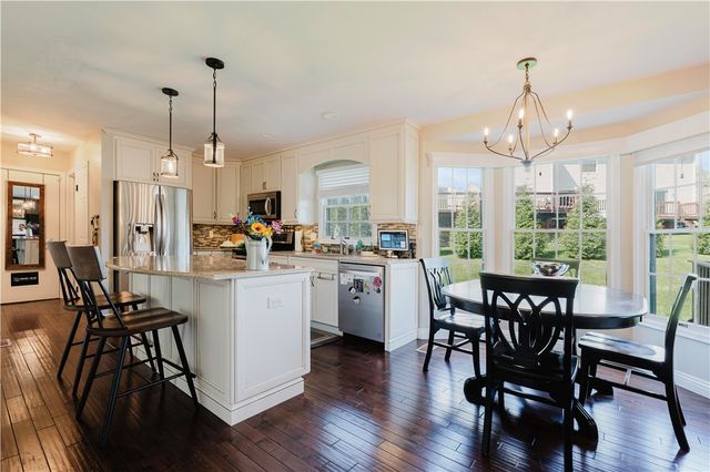 446 Anna Marie Dr, Cranberry Twp, PA 16066