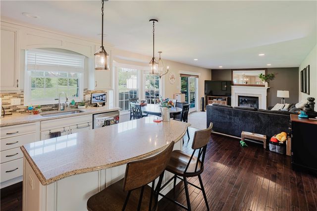 446 Anna Marie Dr, Cranberry Twp, PA 16066