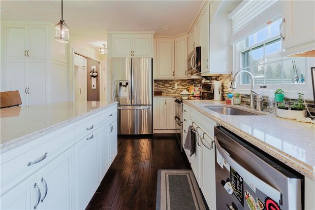 446 Anna Marie Dr, Cranberry Twp, PA 16066
