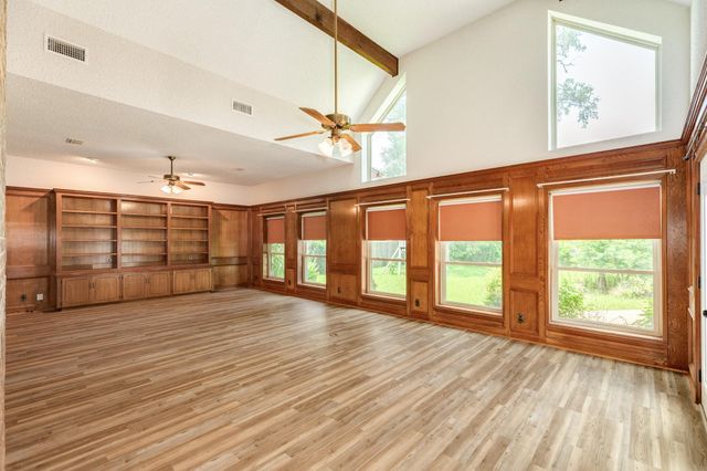 304 Arrowwood Street, Lake Jackson, TX 77566