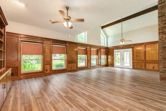 304 Arrowwood Street, Lake Jackson, TX 77566