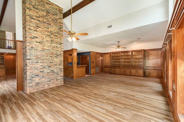 304 Arrowwood Street, Lake Jackson, TX 77566