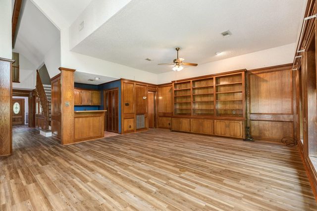 304 Arrowwood Street, Lake Jackson, TX 77566