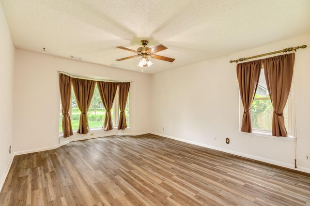 304 Arrowwood Street, Lake Jackson, TX 77566