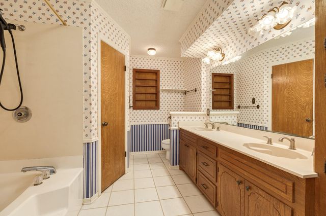 304 Arrowwood Street, Lake Jackson, TX 77566