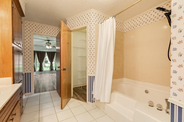 304 Arrowwood Street, Lake Jackson, TX 77566