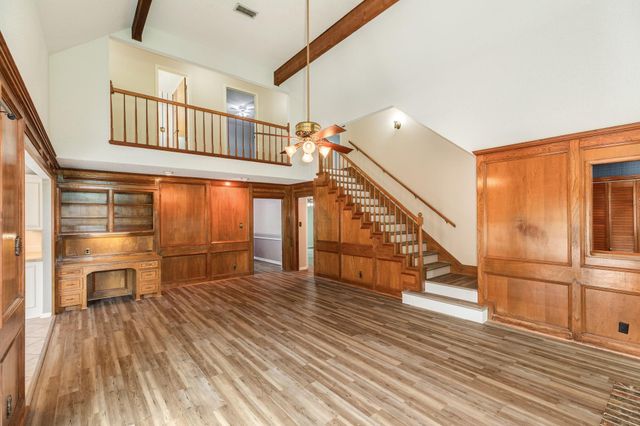 304 Arrowwood Street, Lake Jackson, TX 77566