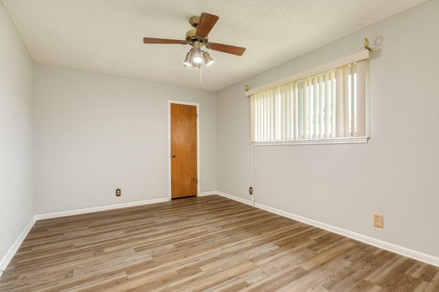 304 Arrowwood Street, Lake Jackson, TX 77566
