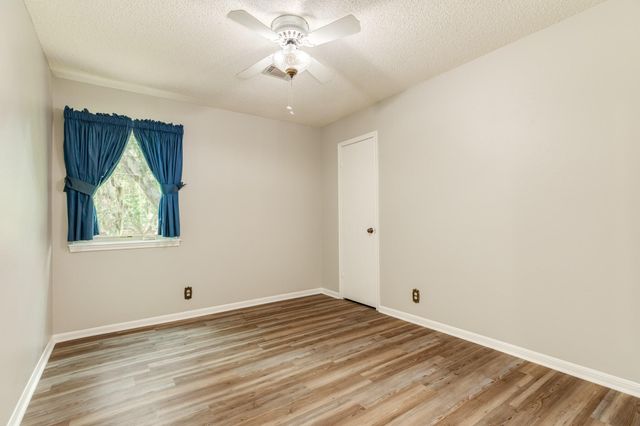 304 Arrowwood Street, Lake Jackson, TX 77566