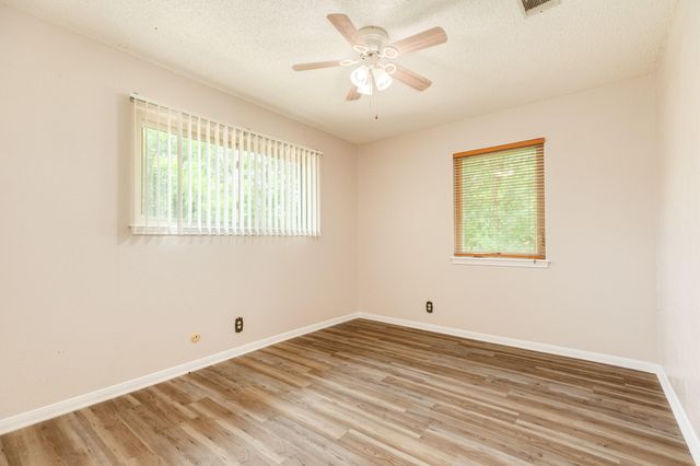 304 Arrowwood Street, Lake Jackson, TX 77566