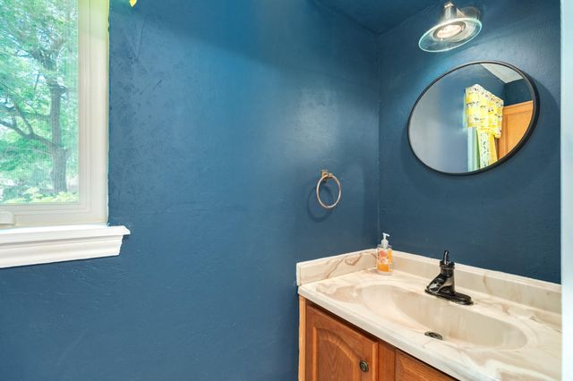 304 Arrowwood Street, Lake Jackson, TX 77566