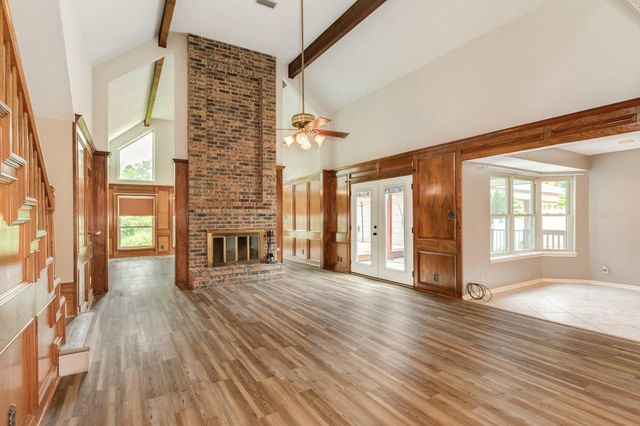304 Arrowwood Street, Lake Jackson, TX 77566