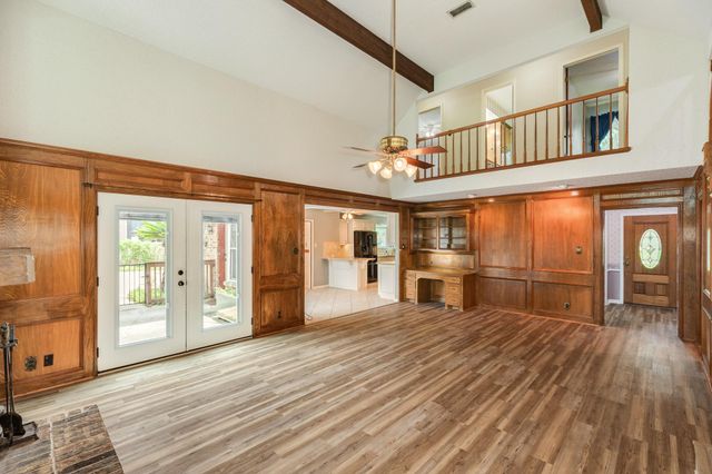304 Arrowwood Street, Lake Jackson, TX 77566