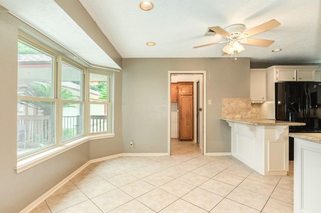 304 Arrowwood Street, Lake Jackson, TX 77566