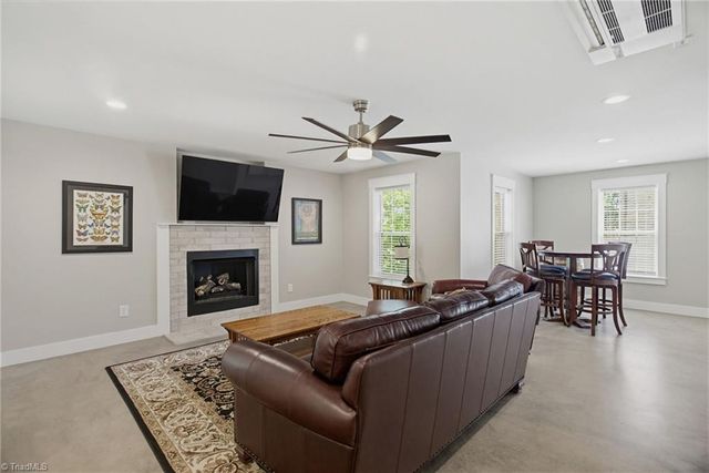 203 Southern Woods Drive, Winston-salem, NC 27107