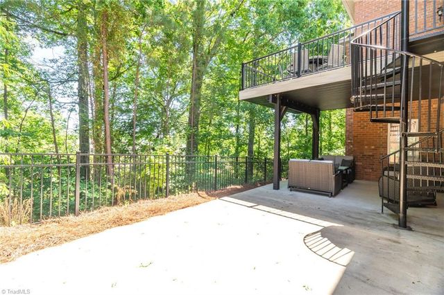 203 Southern Woods Drive, Winston-salem, NC 27107