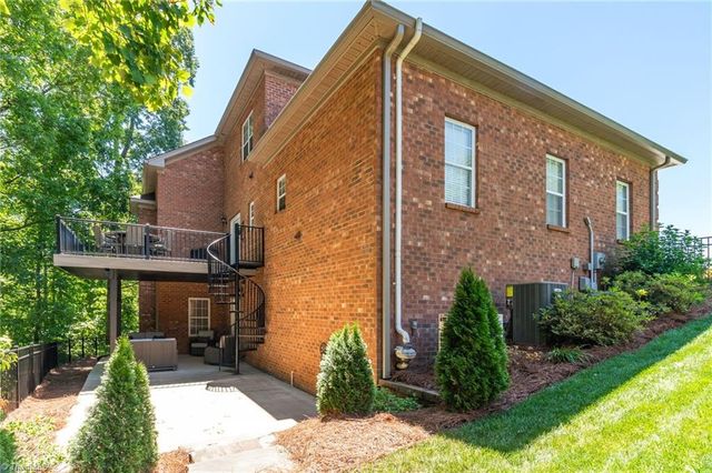 203 Southern Woods Drive, Winston-salem, NC 27107