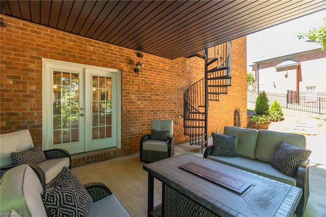 203 Southern Woods Drive, Winston-salem, NC 27107