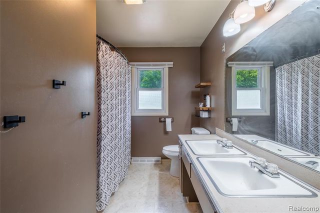 6395 Tanglewood Lane, Grand Blanc, MI 48439