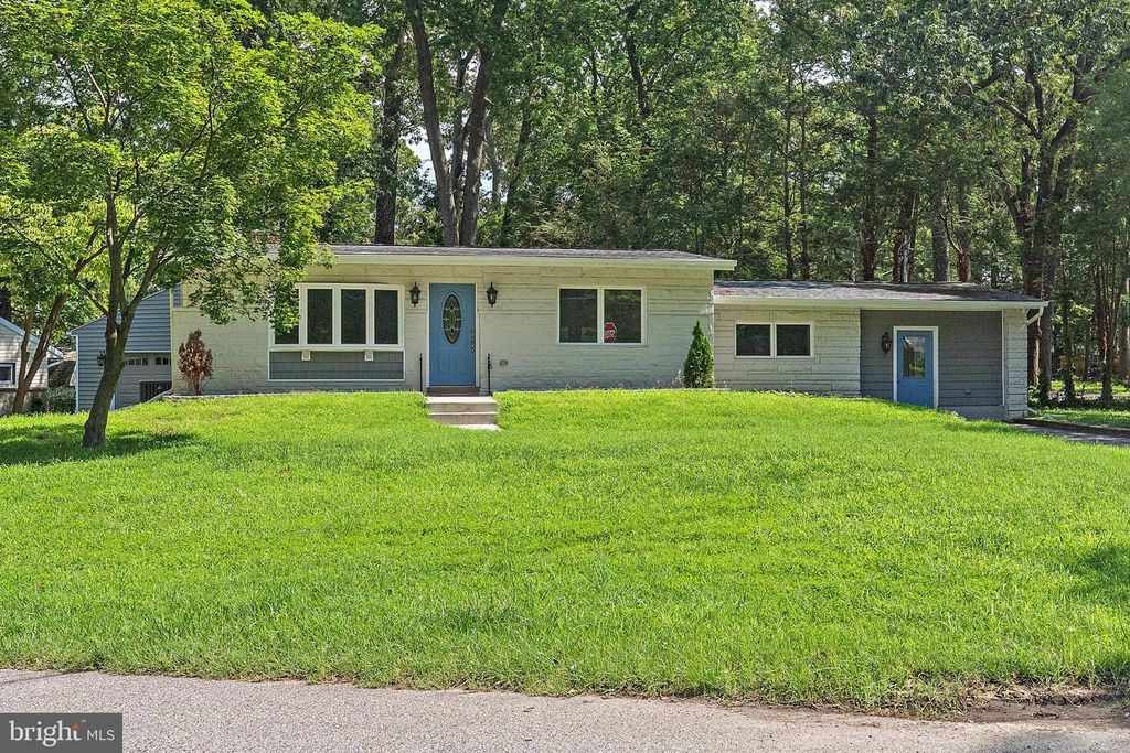301 GREEN DR, Pasadena, MD 21122