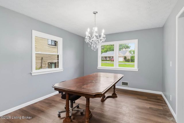 5120 Maryview Dr, Louisville, KY 40216