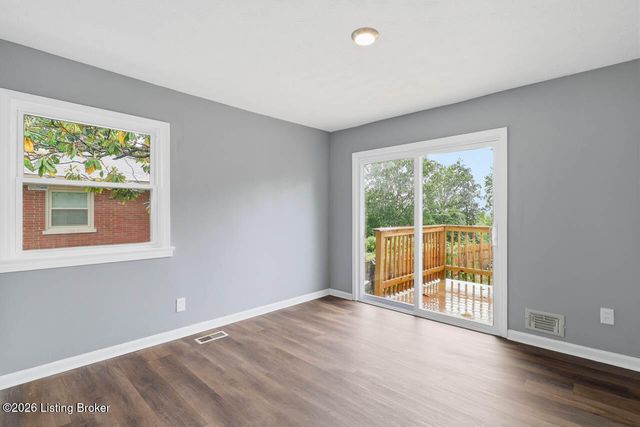 5120 Maryview Dr, Louisville, KY 40216