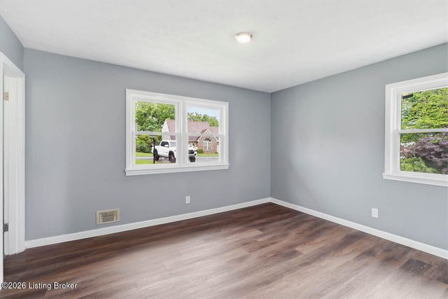 5120 Maryview Dr, Louisville, KY 40216