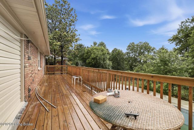 5120 Maryview Dr, Louisville, KY 40216