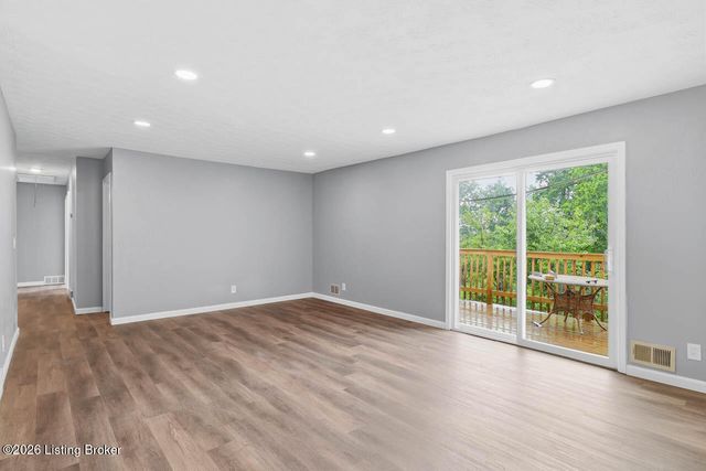 5120 Maryview Dr, Louisville, KY 40216