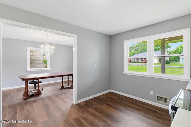 5120 Maryview Dr, Louisville, KY 40216