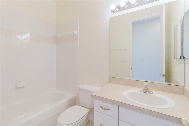 6825 S KISSIMMEE STREET, Tampa, FL 33616