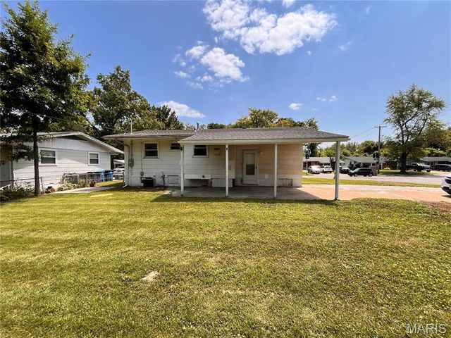 10501 Lilac Avenue, St Louis, MO 63137