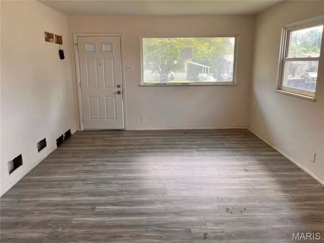10501 Lilac Avenue, St Louis, MO 63137