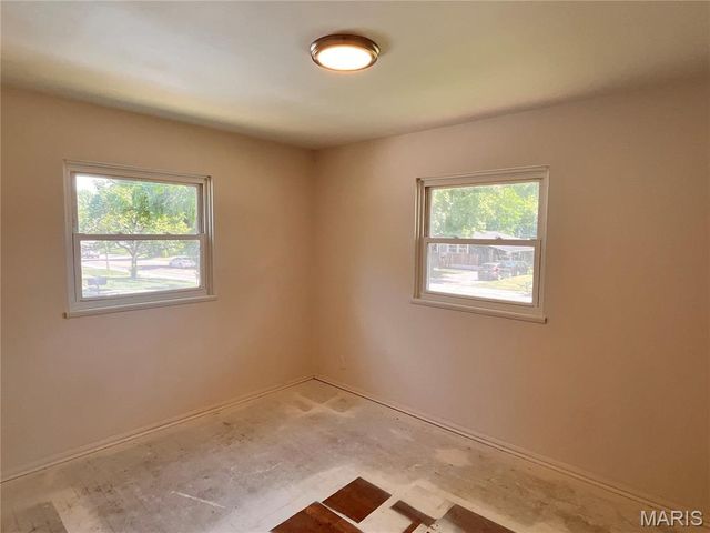 10501 Lilac Avenue, St Louis, MO 63137